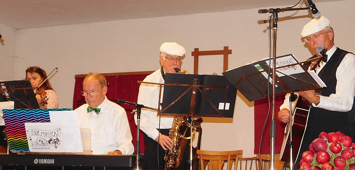 Einen kurzweiligen Festabend garantierten Almut Franz (von links), Reinholöd Schuhbeck, Horst Maier und Dieter Franz mit ihrer „Fox Musica“.