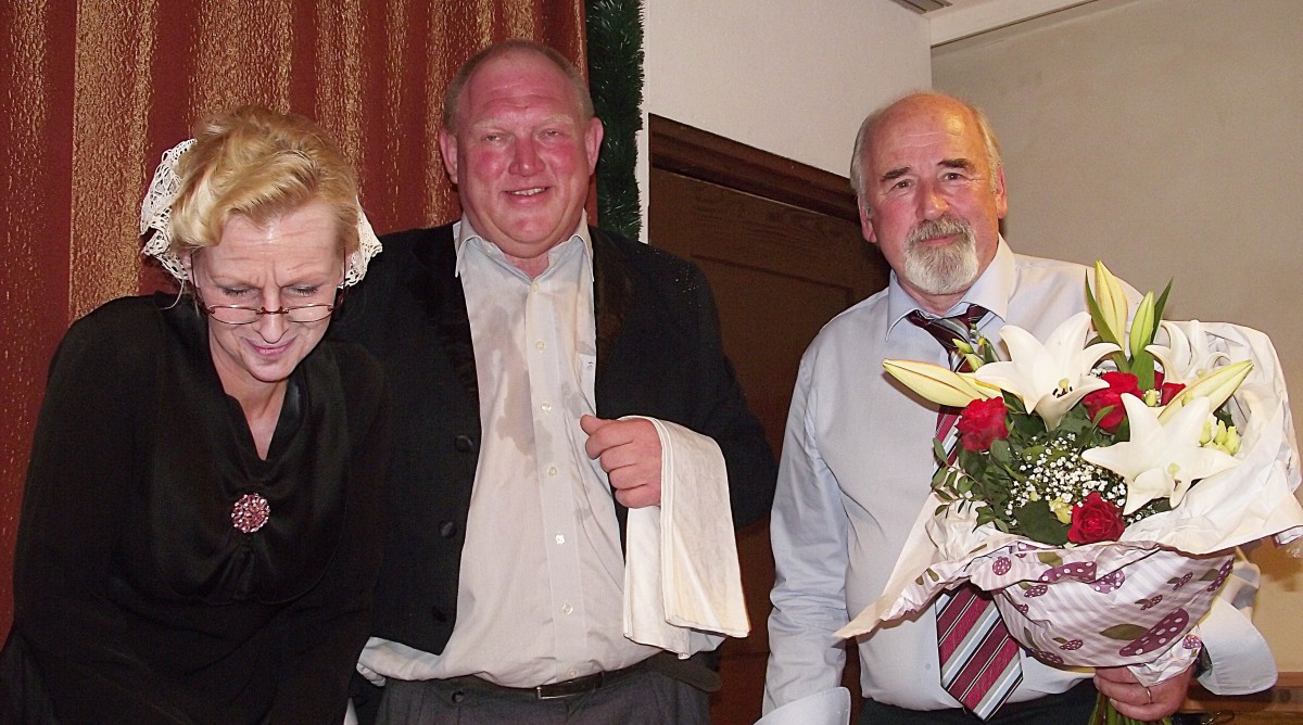 „Ein perfekter Einstieg in unser Jubiläumsjahr“ dankte der Vorsitzende Günter Verbega den beiden Schauspielern Angelika Sewald-Löffelmann und Fritz Graßl.